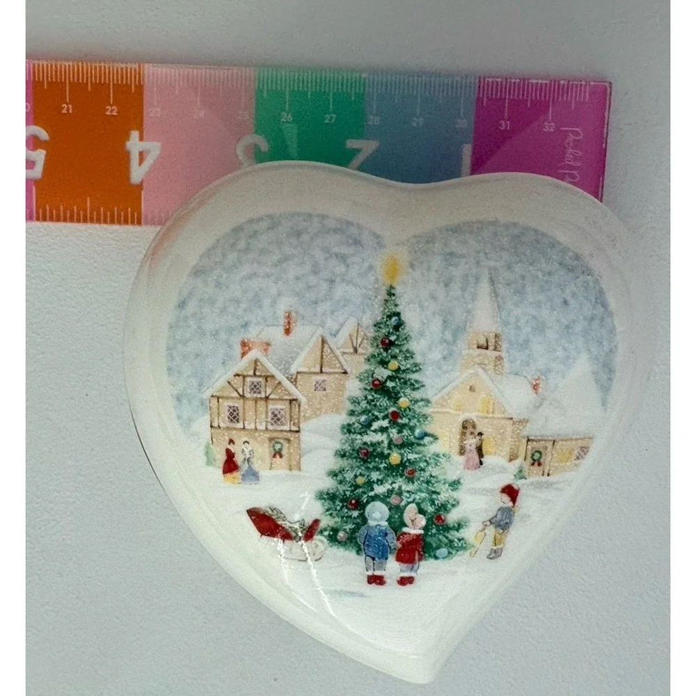 Mikasa MERRY CHRISTMAS Holiday Covered Heart Shaped Bowl‎ Trinket Box - FX032